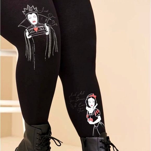 ❤️NWT VINTAGE TORRID SNOW WHITE EVIL QUEEN -  CROP LEGGING - DISNEY VILLAINS 4X - Picture 8 of 16